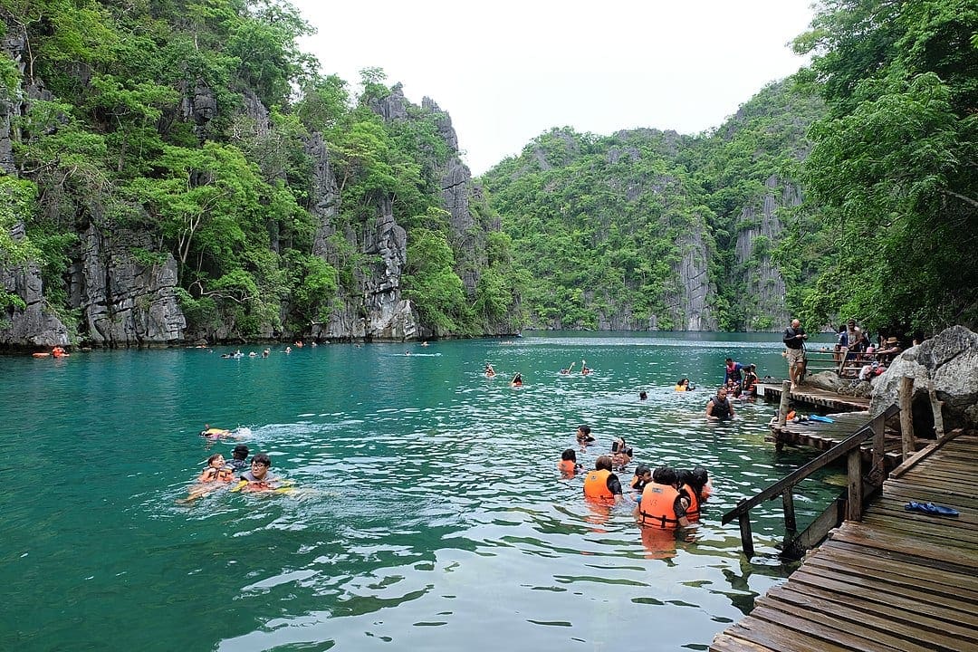 Kayangan Lake