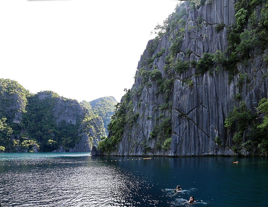 things to do in coron barracuda lake