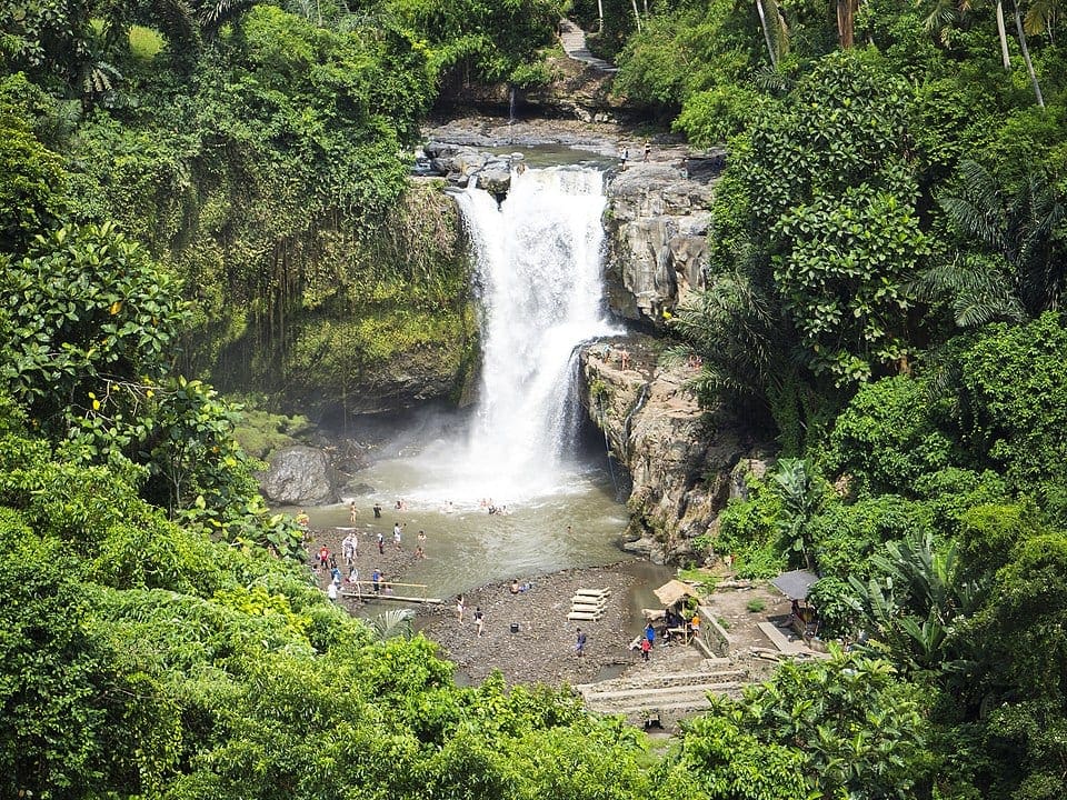 tegenungan waterfall