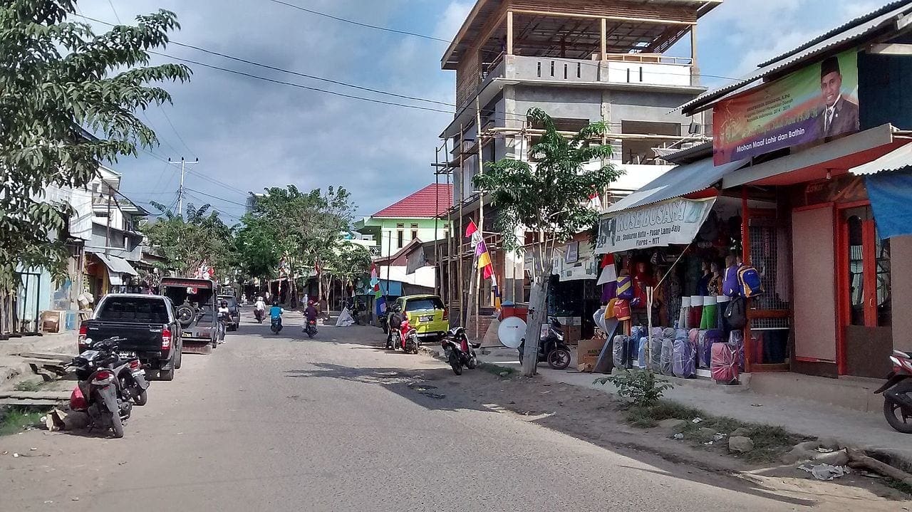 shopping in Labuan bajo