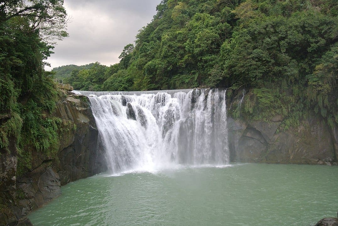 shifen waterfall